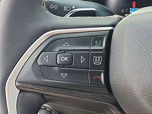 Used 2023 Jeep Grand Cherokee L Limited AWD/4WD image 21