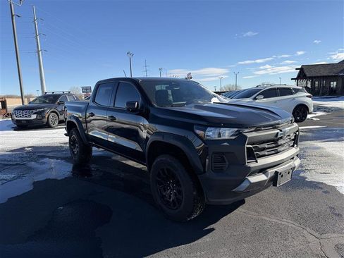 Used 2024 Chevrolet Colorado Trail Boss image 2