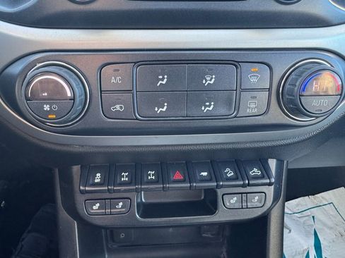 Used 2018 Chevrolet Colorado ZR2 image 24