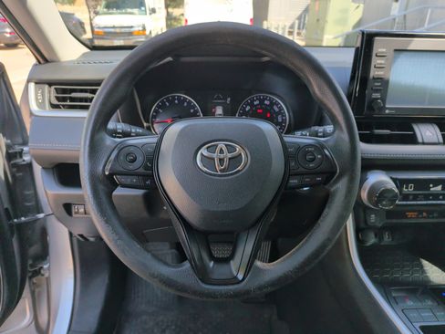 Used 2021 Toyota RAV4 XLE FWD image 17