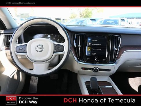 Used 2022 Volvo S60 B5 Momentum image 8