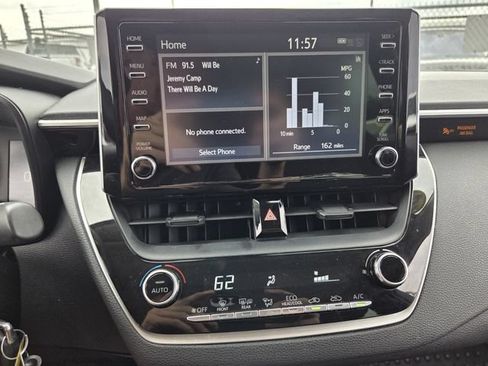Used 2020 Toyota Corolla LE FWD image 21