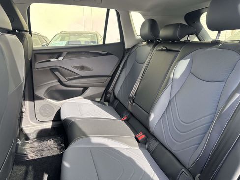 New 2026 Volkswagen Tiguan SE image 11