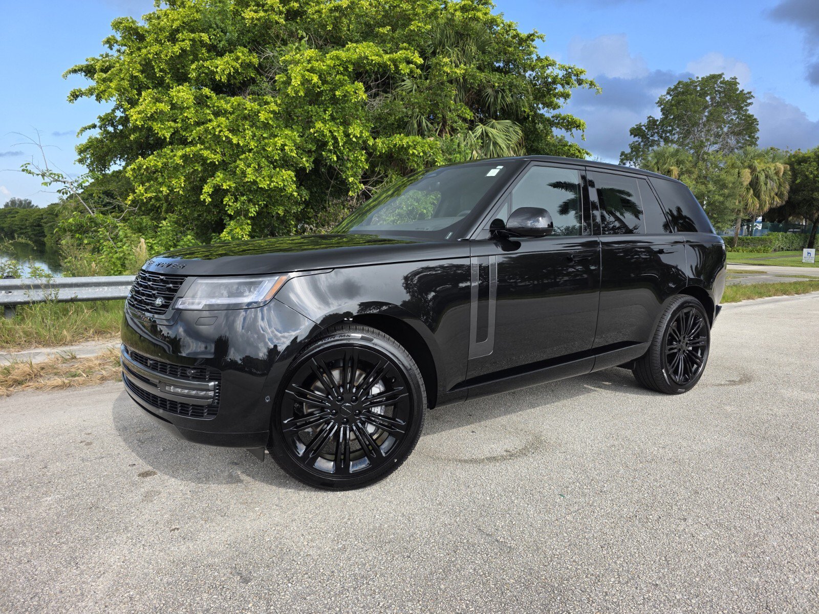 New 2026 Land Rover Range Rover SE AWD/4WD image 1