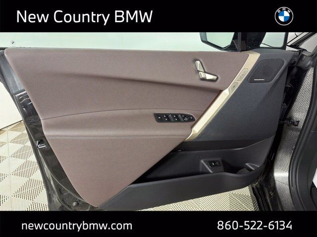 Used 2024 BMW iX xDrive50 w/ Sport Package AWD/4WD image 12