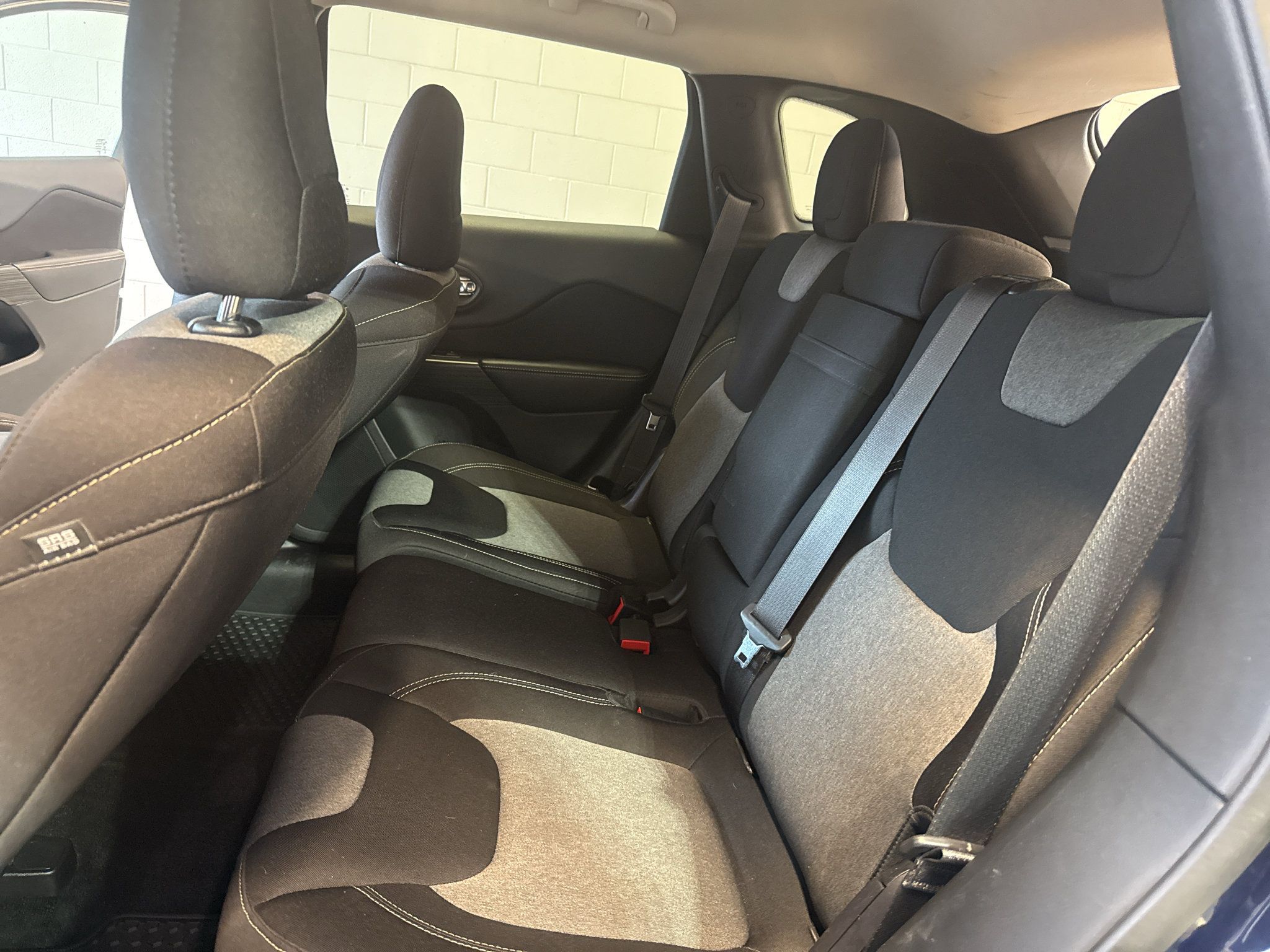 Used 2014 Jeep Cherokee Latitude w/ Cold Weather Group FWD image 28