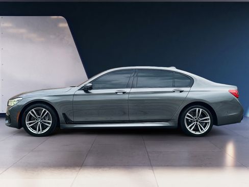 Used 2016 BMW 750i image 2