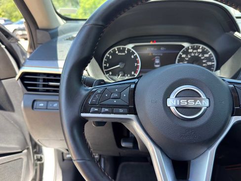 Used 2025 Nissan Altima 2.5 SR FWD image 16