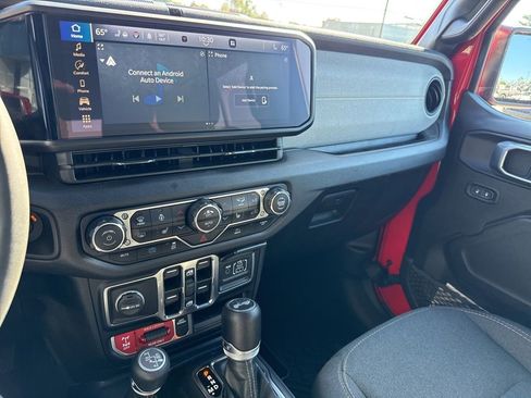 Used 2024 Jeep Wrangler Unlimited image 34