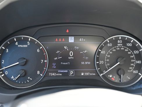 Used 2023 INFINITI QX50 Sensory image 32