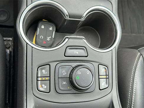 Used 2024 GMC Terrain SLT w/ Tech Package image 26