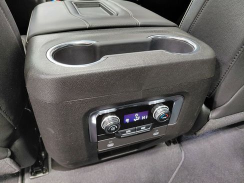 Used 2023 GMC Yukon SLT AWD/4WD image 47