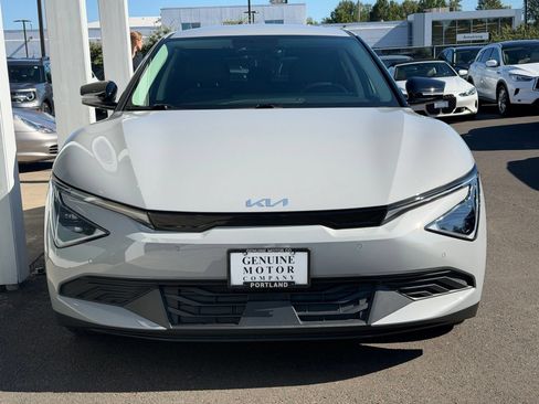 Used 2025 Kia EV6 Light AWD/4WD image 2