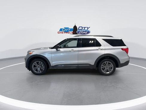Used 2023 Ford Explorer XLT w/ Equipment Group 202A image 7