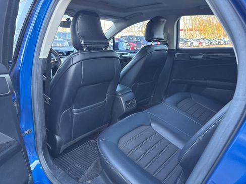 Used 2017 Ford Fusion SE w/ Equipment Group 201A image 9