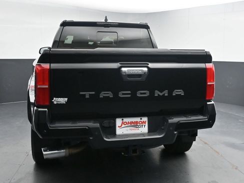 Used 2024 Toyota Tacoma Limited w/ Limited Package (LT) image 7
