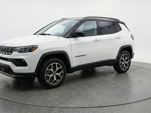 Used 2025 Jeep Compass Limited AWD/4WD image 3