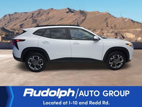 Used 2025 Chevrolet Trax LT w/ LT Convenience Package FWD image 6