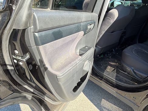 Used 2020 Toyota Highlander LE image 23