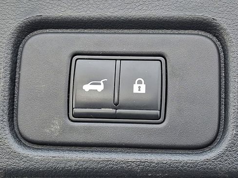 Used 2022 Nissan Pathfinder SL image 28