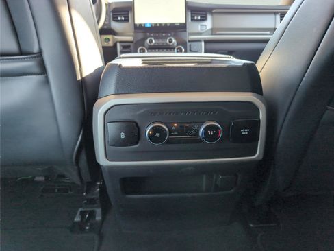 Used 2024 Ford Expedition XLT image 34