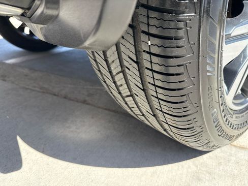 Used 2017 INFINITI QX30 Premium w/ Navigation Package image 18