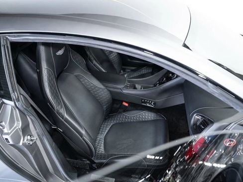 Used 2017 Aston Martin Vanquish Coupe image 29