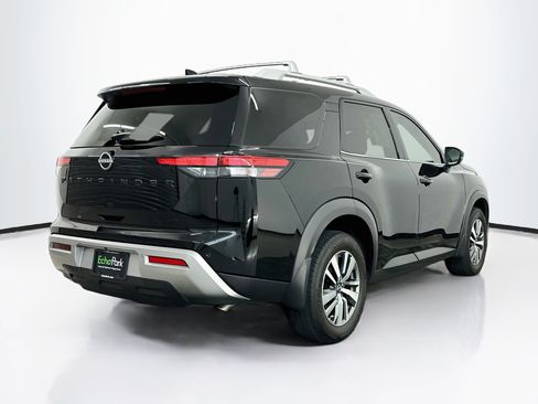 Used 2024 Nissan Pathfinder SL w/ Black Appearance Package AWD/4WD image 9