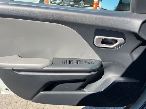 Used 2025 Kia K4 LXS image 18