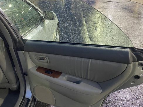 Used 2001 Lexus ES 330 image 19