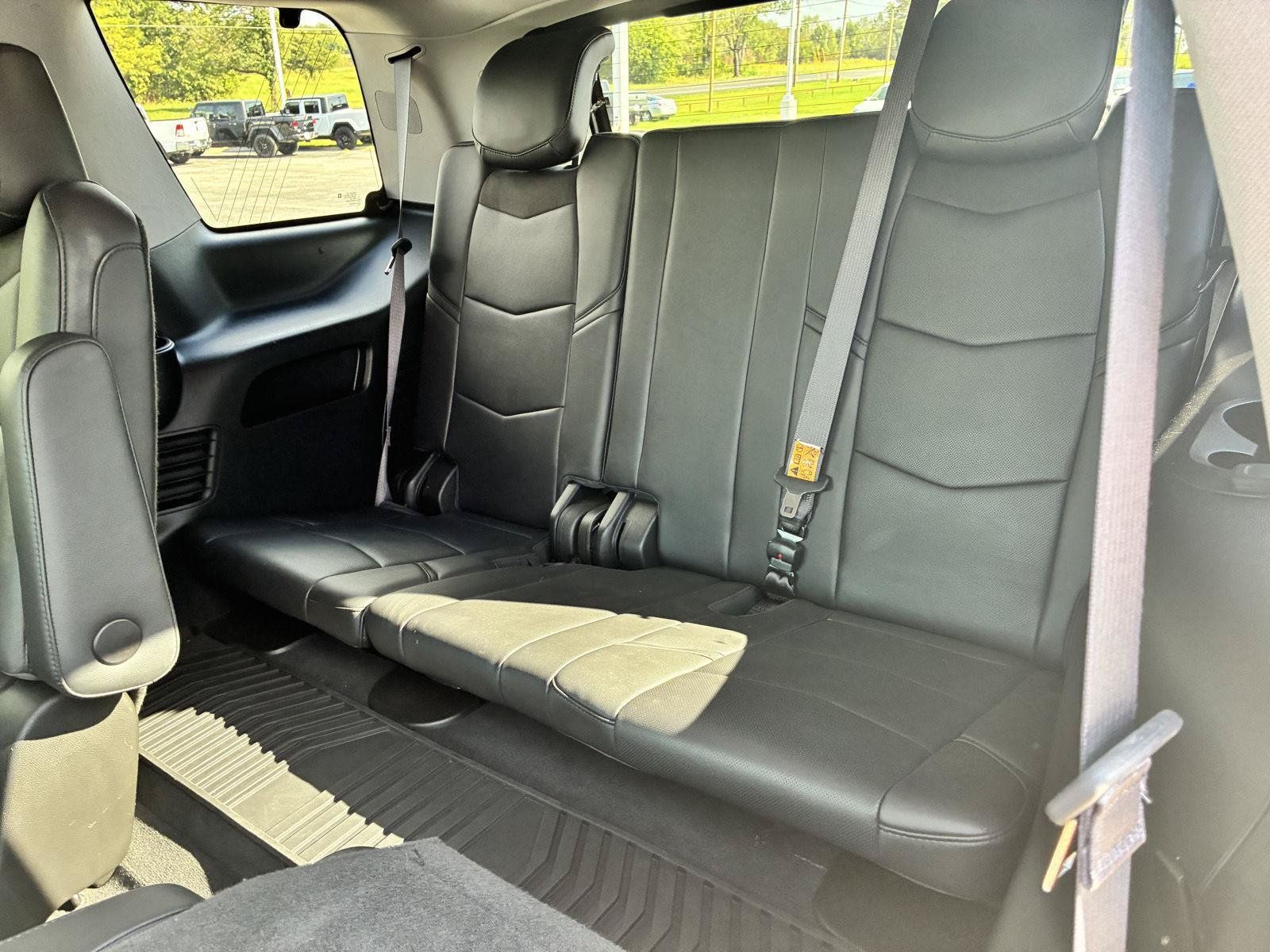 Used 2017 Cadillac Escalade Premium Luxury AWD/4WD image 12