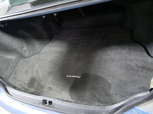 Used 2013 Toyota Camry LE image 18