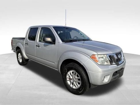 Used 2014 Nissan Frontier SV w/ SV Value Truck Package RWD image 11