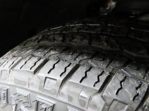 Used 2024 GMC Yukon AT4 image 8