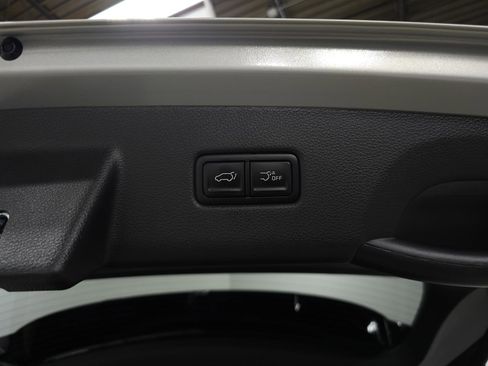 Used 2025 Kia Carnival SX Prestige image 9