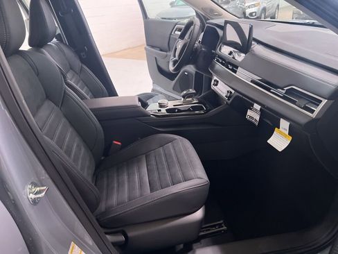 New 2025 Mitsubishi Outlander SE image 15