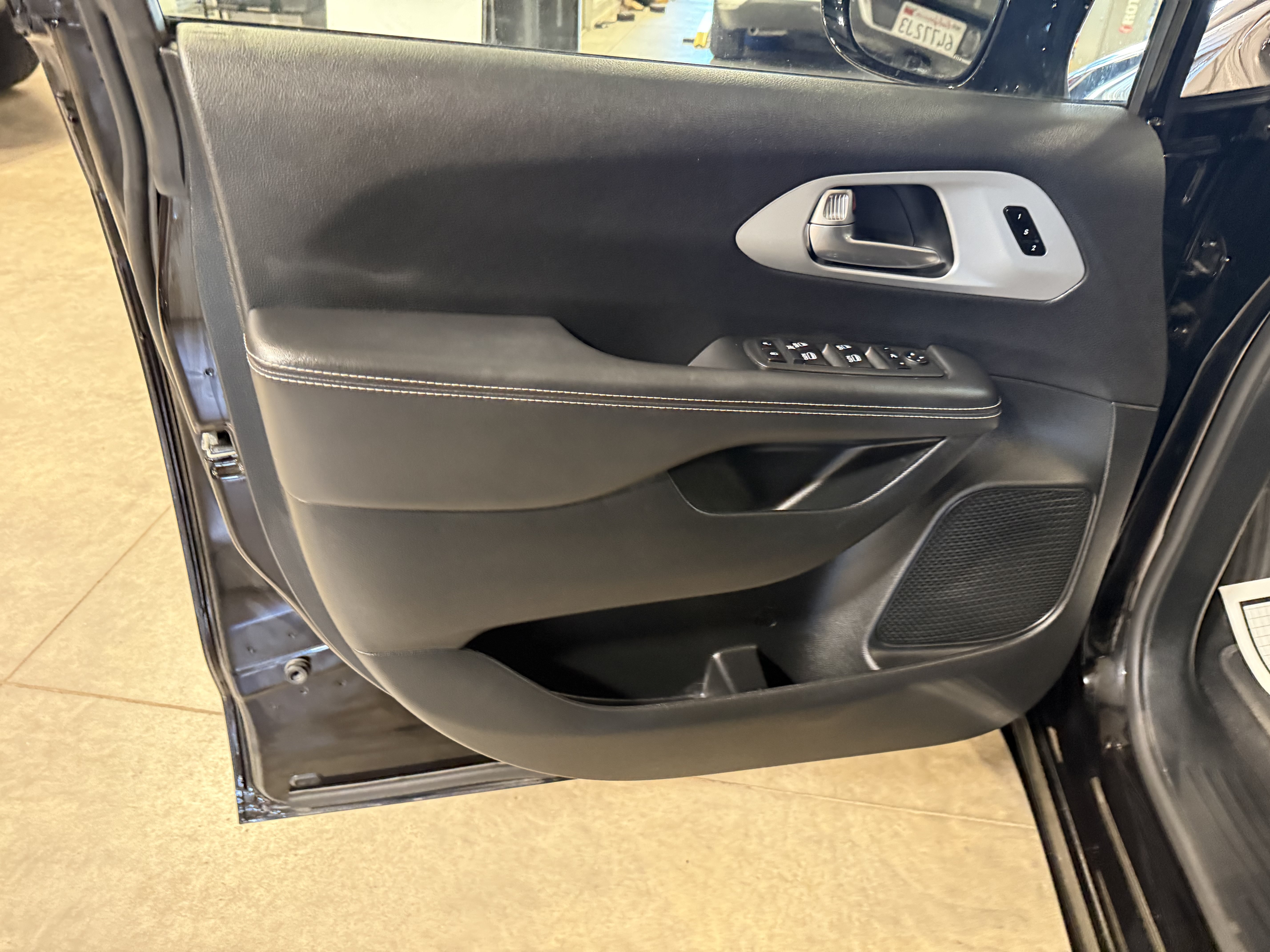 Certified 2025 Chrysler Pacifica Limited AWD/4WD image 42