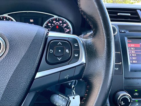 Used 2015 Toyota Camry SE FWD image 25