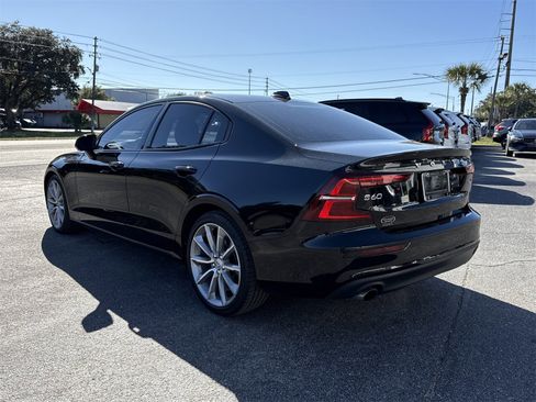 Used 2020 Volvo S60 T6 Momentum image 3