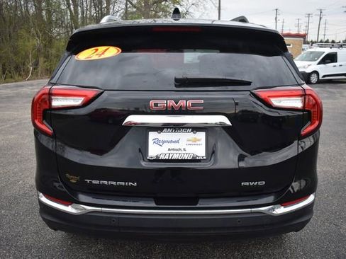 Used 2023 GMC Terrain SLT w/ Infotainment Package II AWD/4WD image 4