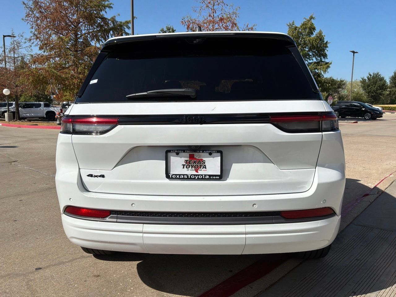 Used 2026 Jeep Grand Cherokee Limited AWD/4WD image 7