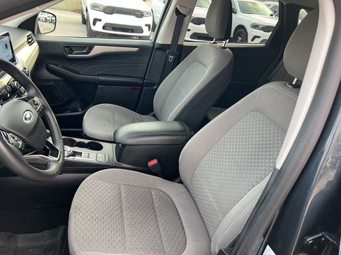 Used 2022 Ford Escape SE w/ SE Sport Appearance Package image 16