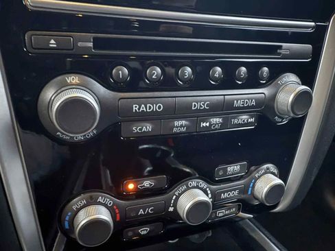 Used 2017 Nissan Pathfinder SV image 17