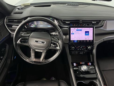 Used 2022 Jeep Grand Cherokee Overland w/ Advanced Protech Group III image 13