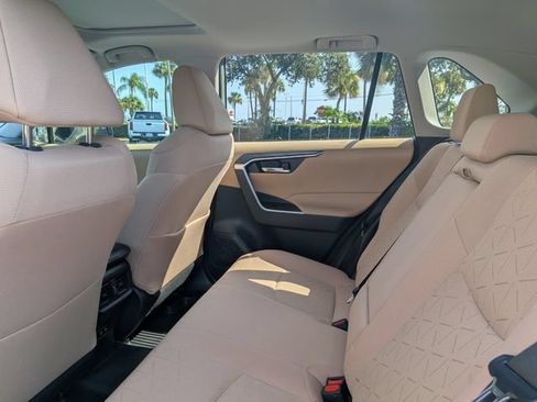 Used 2021 Toyota RAV4 XLE w/ Convenience Package AWD/4WD image 15