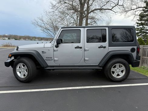 Used 2013 Jeep Wrangler Unlimited Sport AWD/4WD image 8