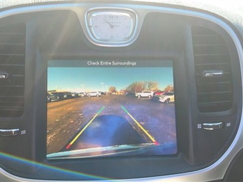 Used 2018 Chrysler 300 Touring L image 24