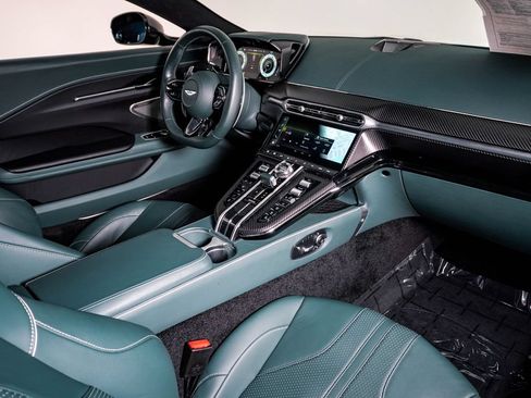 Used 2025 Aston Martin V8 Vantage Coupe RWD image 17