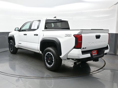 Used 2024 Toyota Tacoma TRD Off-Road AWD/4WD image 4