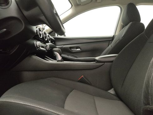 Used 2024 Nissan Sentra SV FWD image 17
